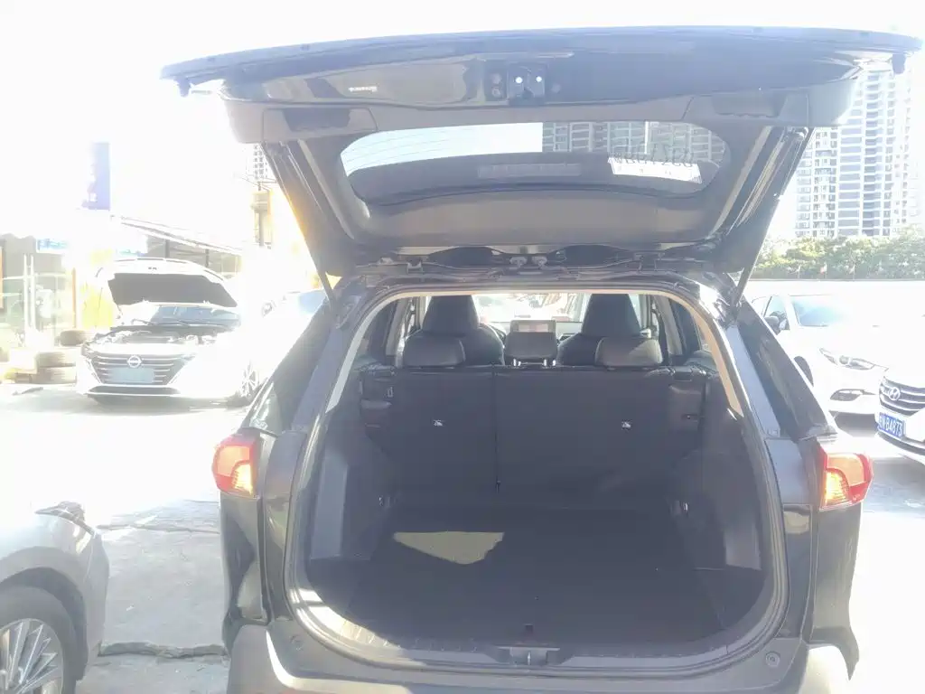 Toyota RAV4 — миниатюра 15