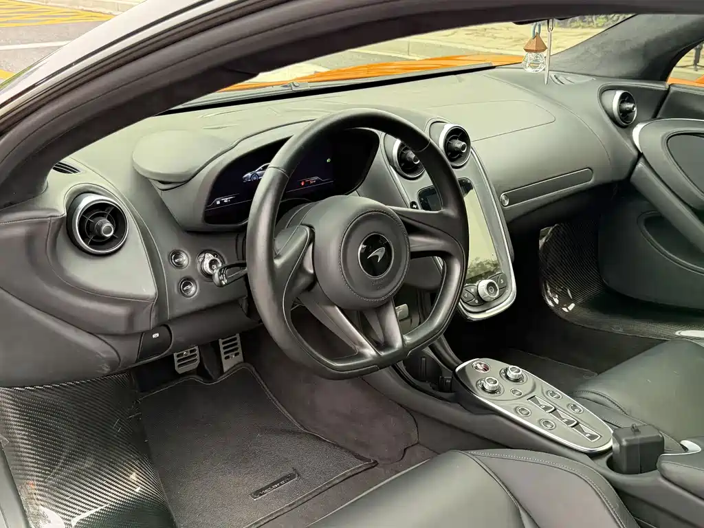 McLaren GT — миниатюра 5
