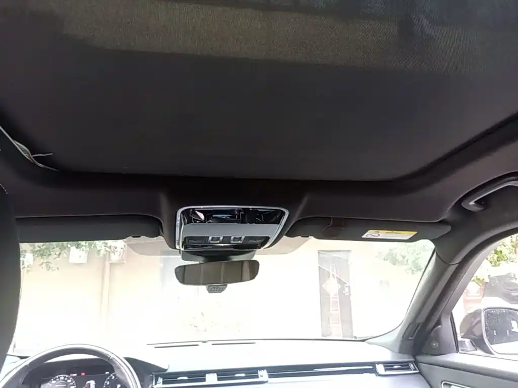 Land Rover Velar — миниатюра 18