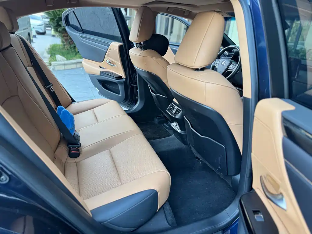 Lexus ES — миниатюра 6