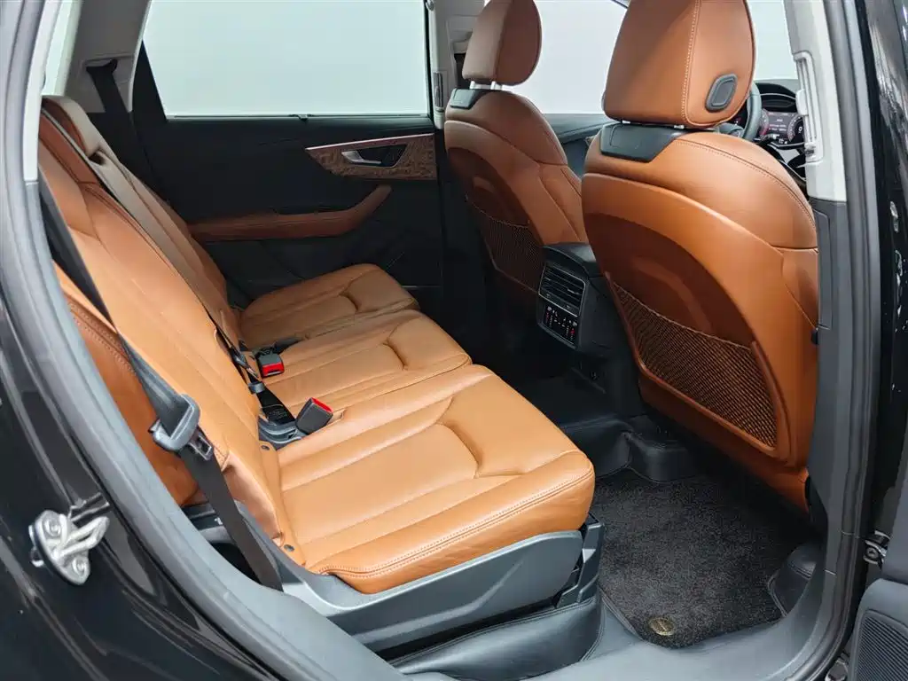 Audi Q7 — миниатюра 7