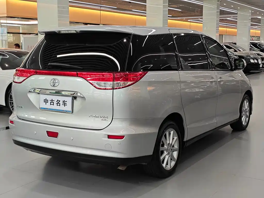Toyota Previa — миниатюра 5