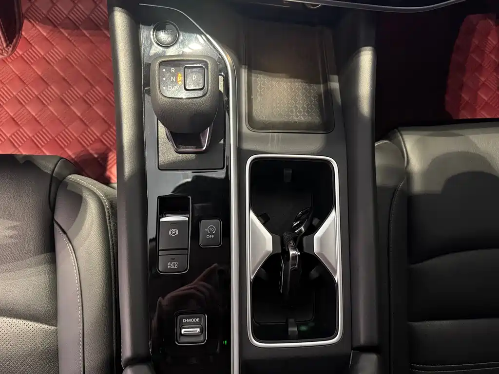 NISSAN EXPLORING THE LAND