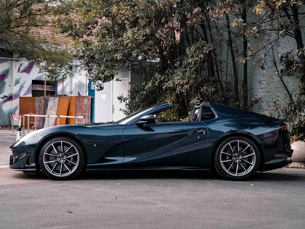 Ferrari 812 — миниатюра 6