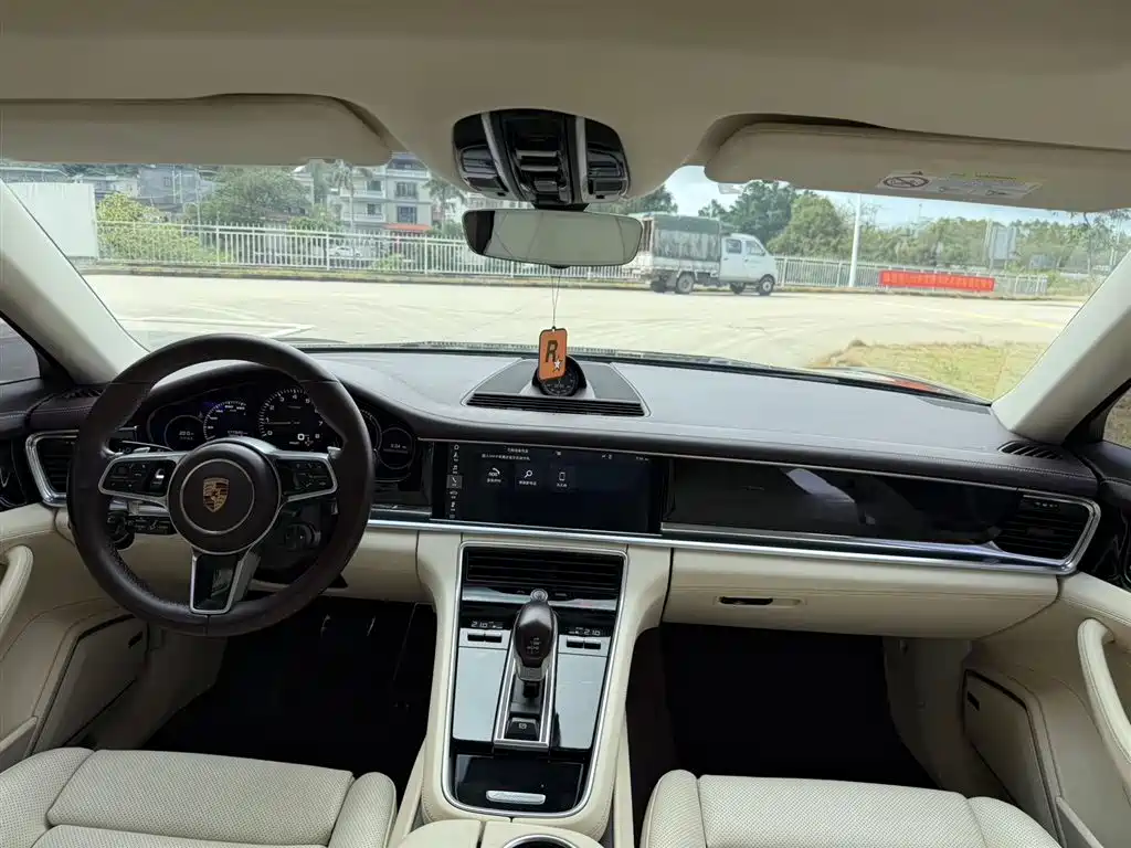 PORSCHE PANAMERA NEW ENERGY
