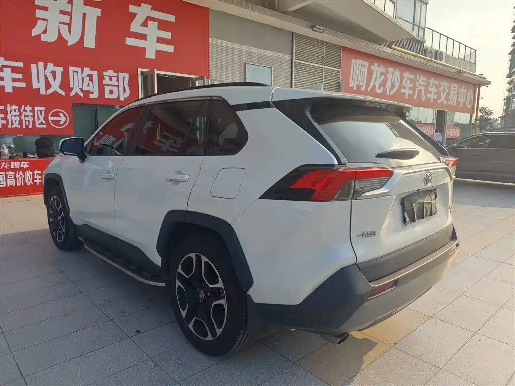 Toyota RAV4 — миниатюра 2
