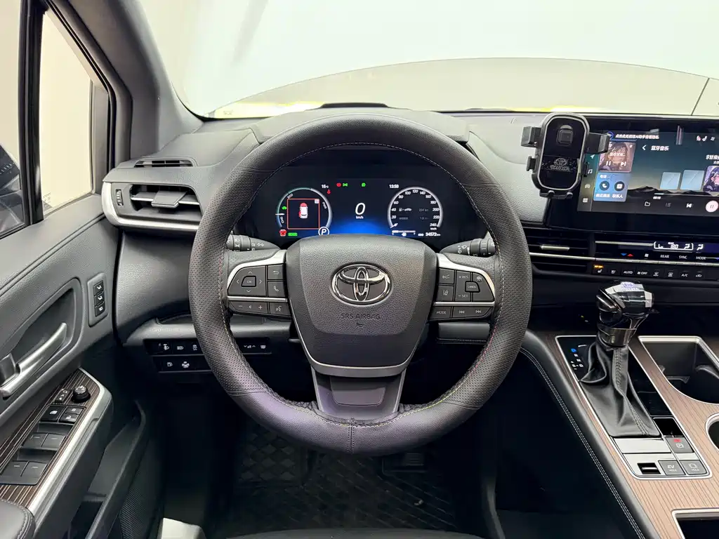 Toyota Granvia 2024 2.5L Luxury PLUS
