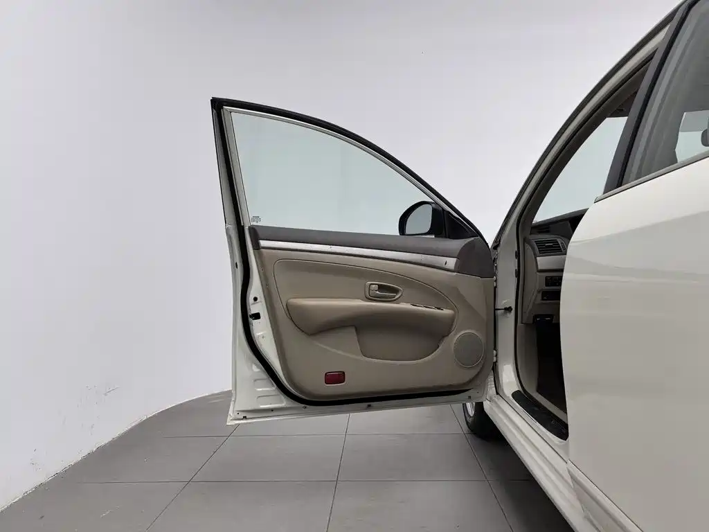 Nissan Sylphy — миниатюра 8