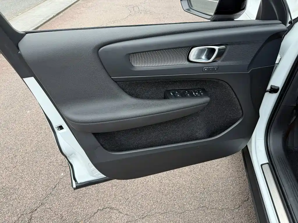 Volvo XC40 — миниатюра 6