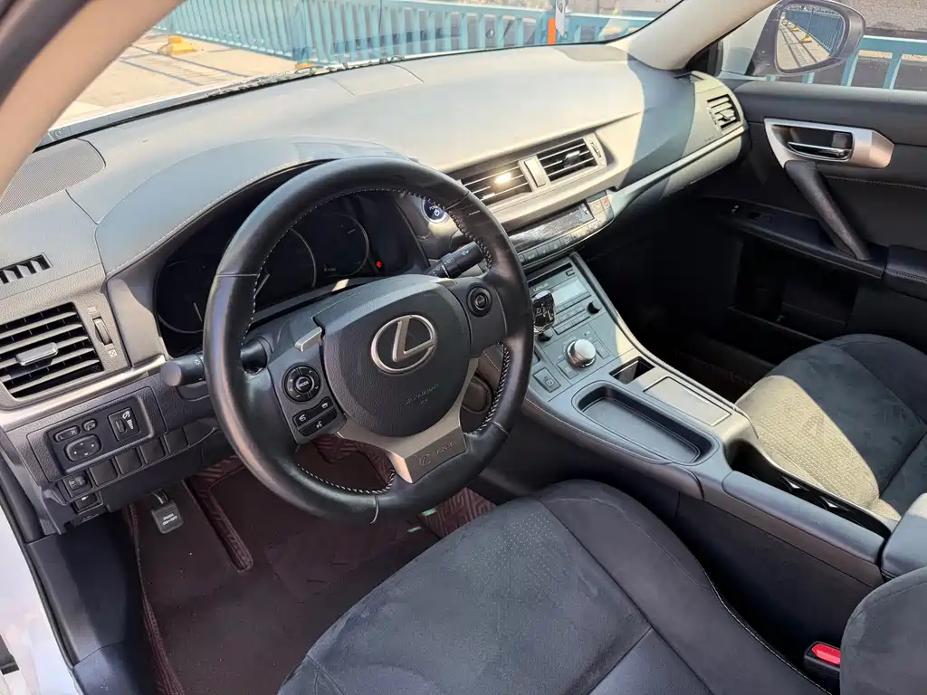 Lexus CT — миниатюра 4