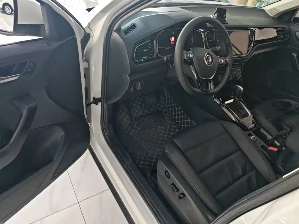 Volkswagen T-Roc — миниатюра 16