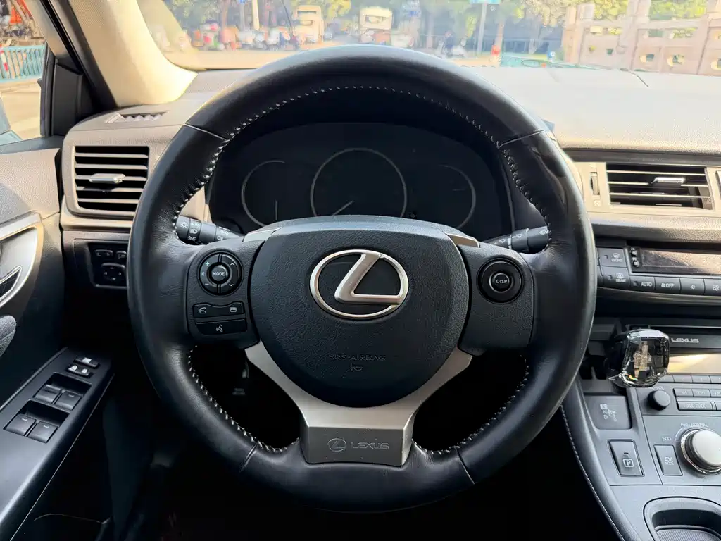 Lexus CT — миниатюра 7