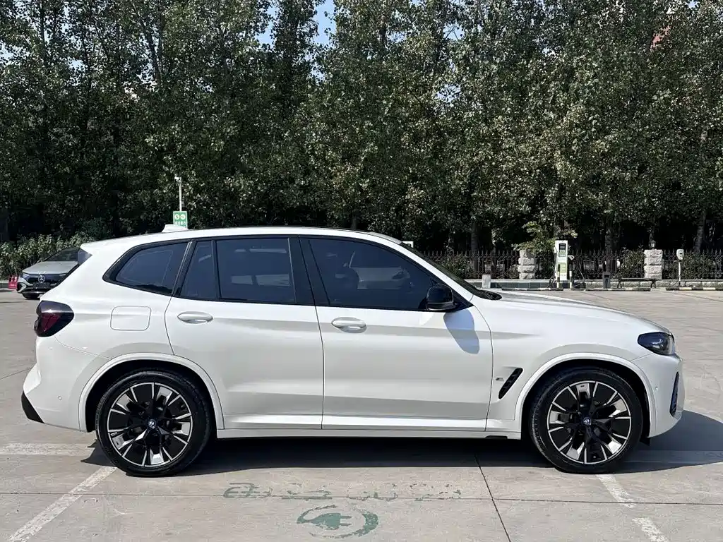 BMW iX3 — миниатюра 7