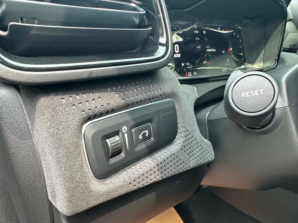 Lynk & Co 02 Hatchback — миниатюра 8