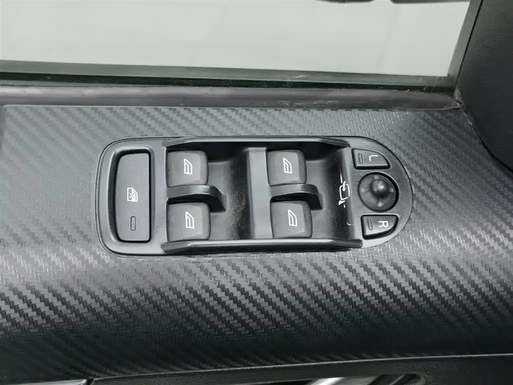 Land Rover 2 012 2.0T Si4 SE