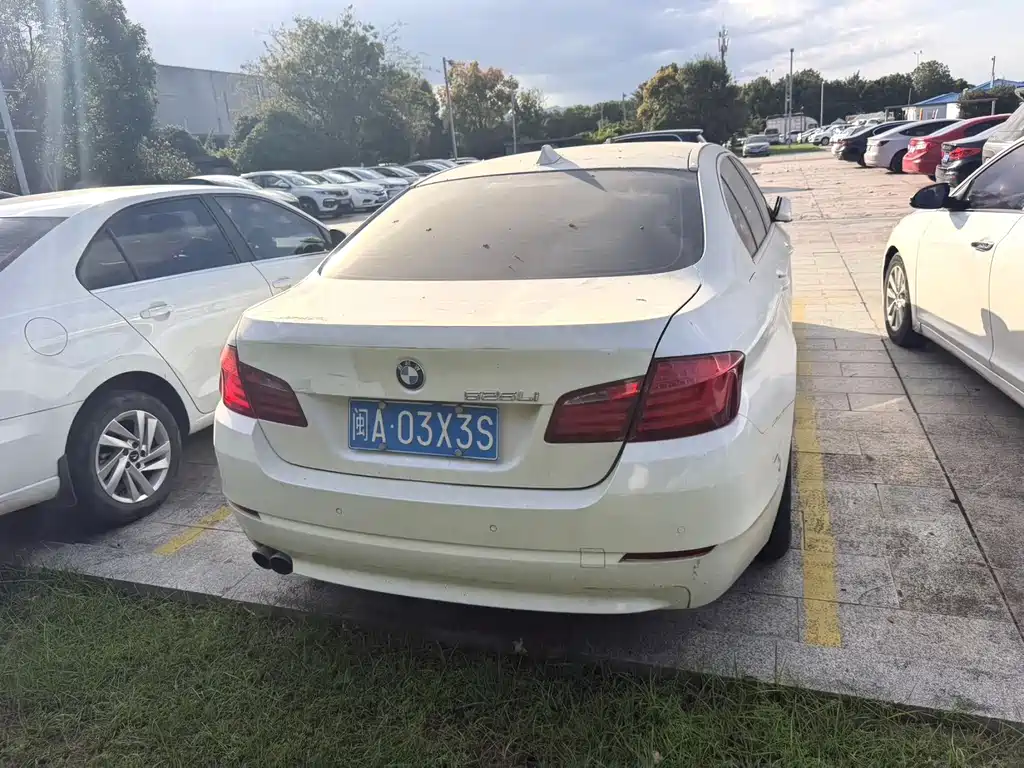 BMW 5 Series — миниатюра 4