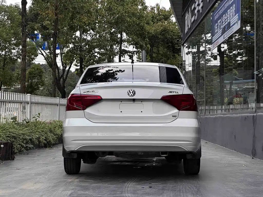 Volkswagen Jetta — миниатюра 7