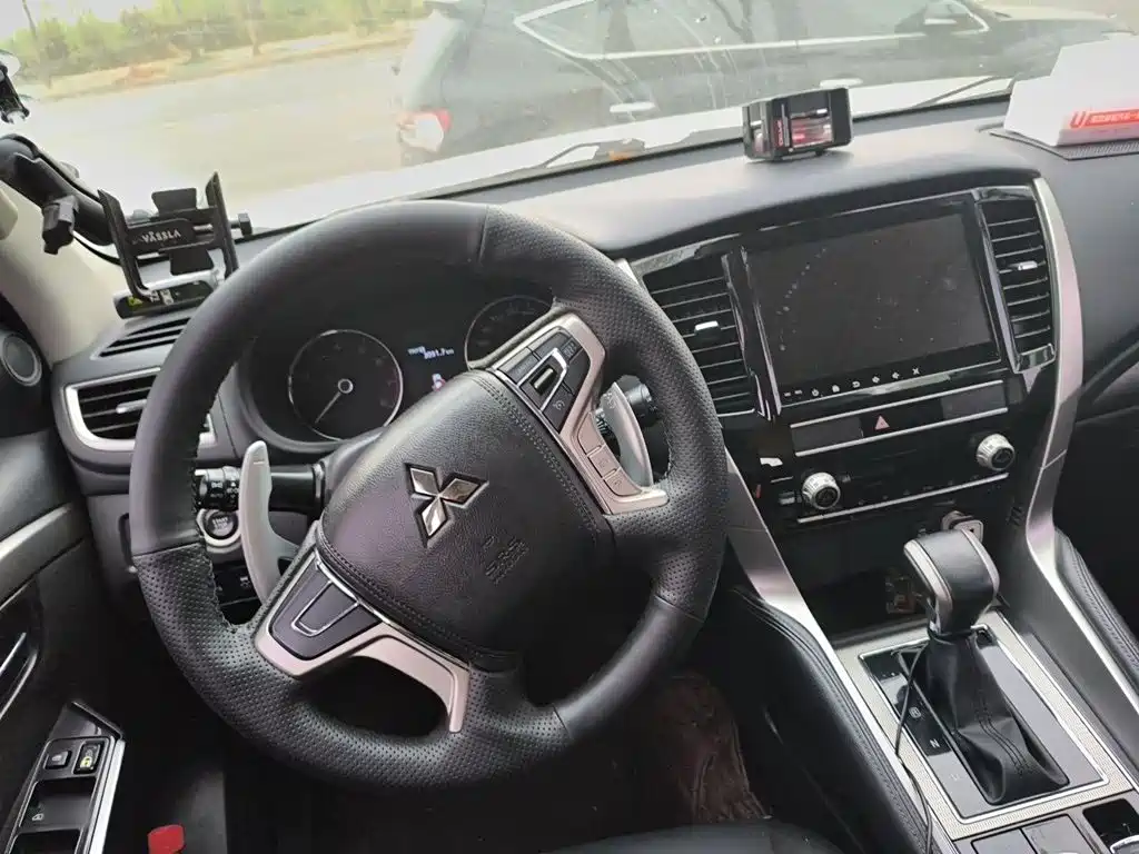 Mitsubishi Pajero Sport (Import) — миниатюра 11