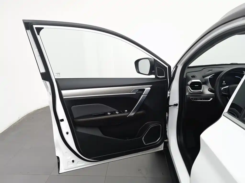 Geely Binyue — миниатюра 8