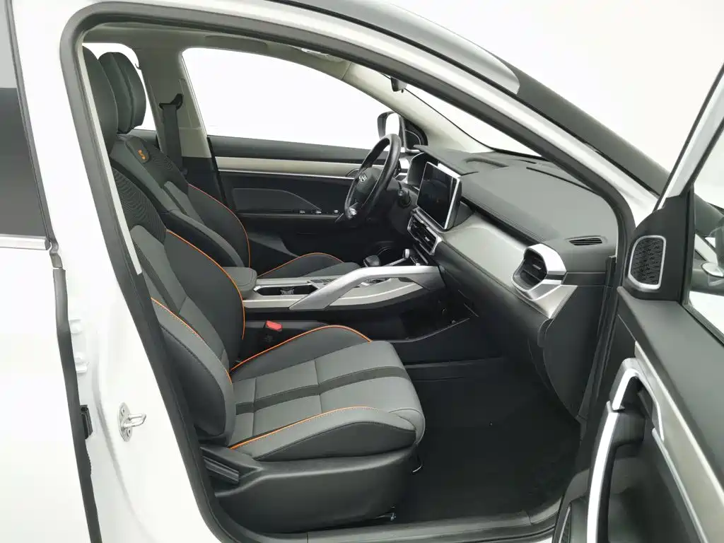 Geely Binyue — миниатюра 23