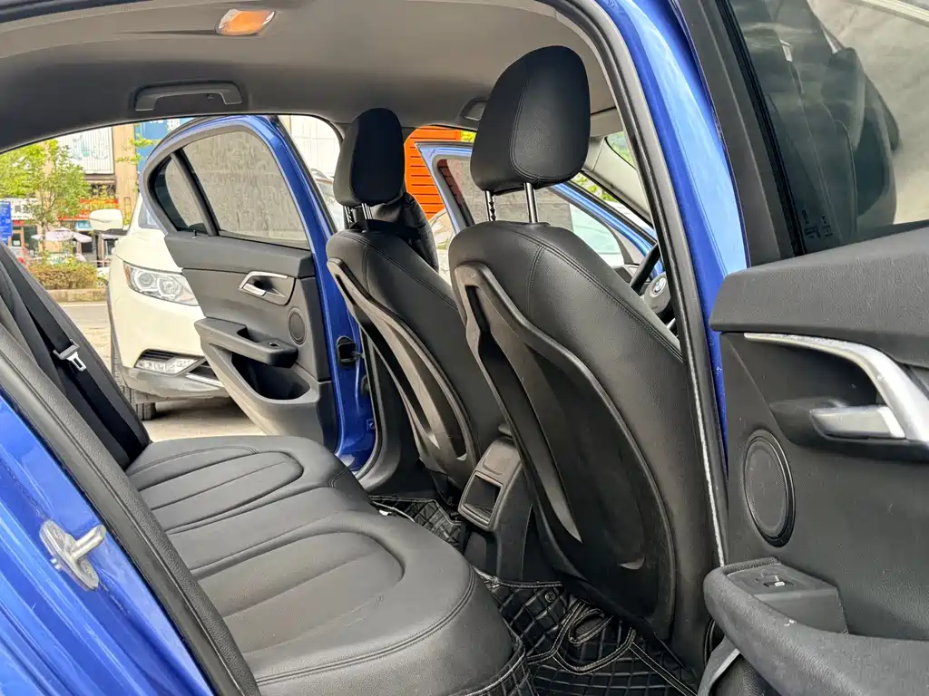 BMW 1 Series — миниатюра 8