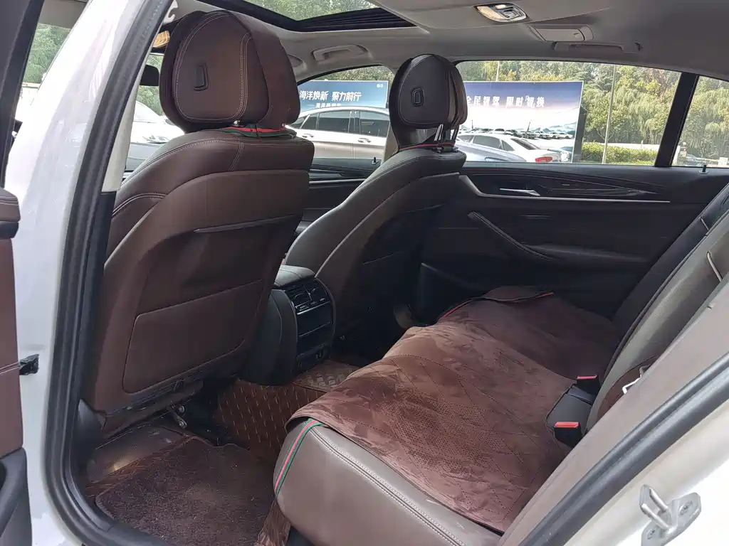 BMW 5 Series — миниатюра 8