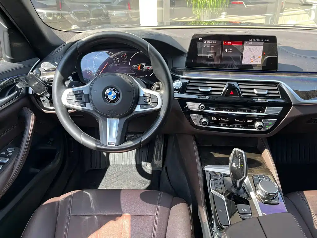 BMW 5 Series — миниатюра 11