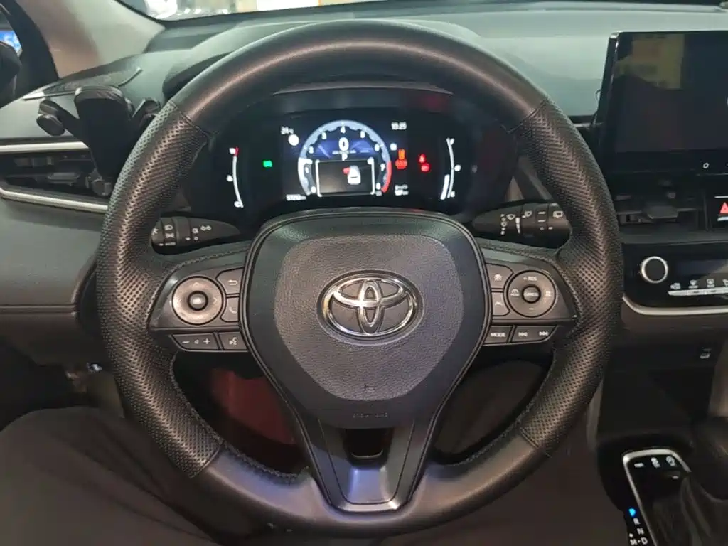 Toyota Corolla Cross — миниатюра 11