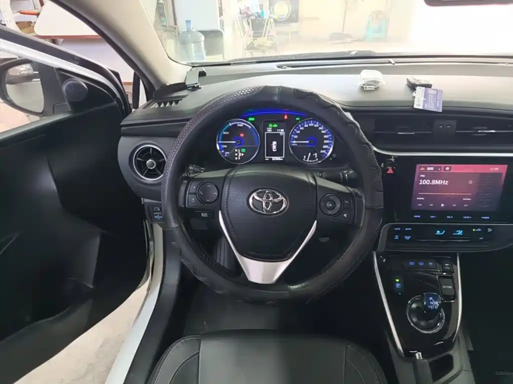 Toyota Corolla Hybrid — миниатюра 11