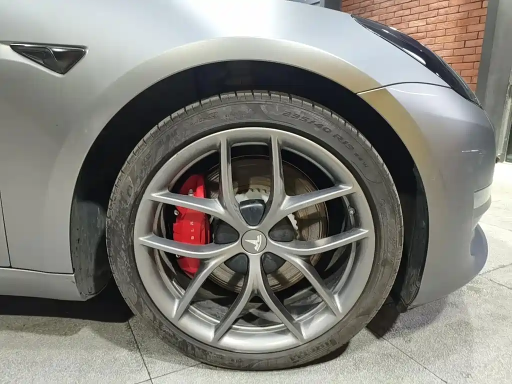 Tesla Model 3 — миниатюра 17