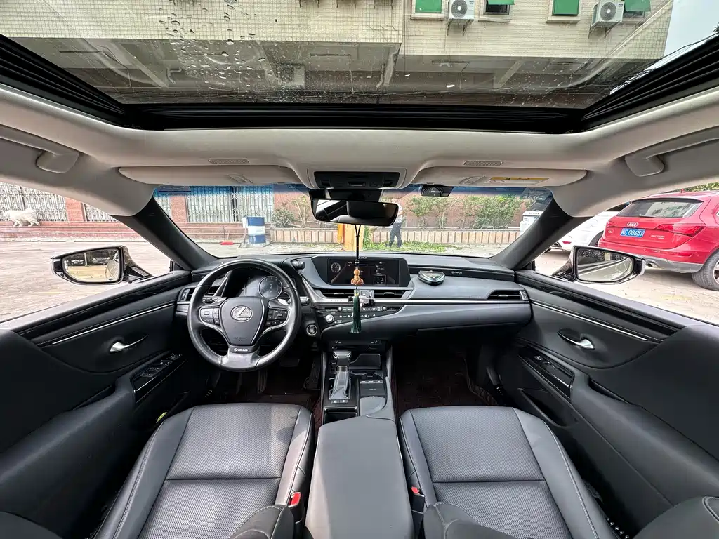 Lexus ES 2020 200