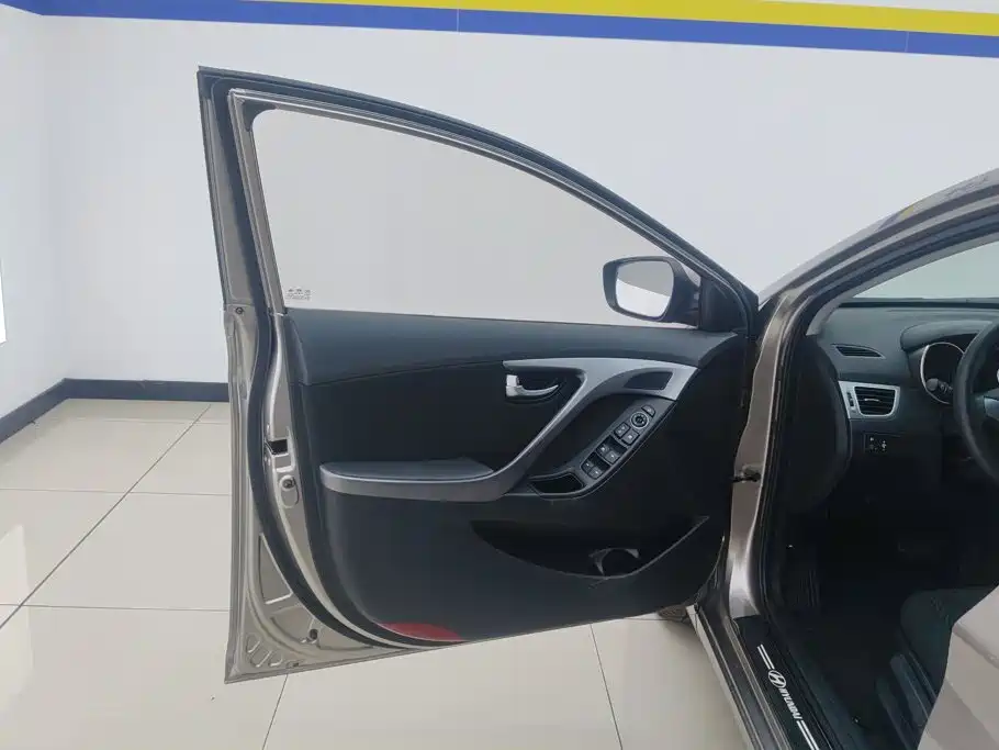 Hyundai Elantra Langdong — миниатюра 7