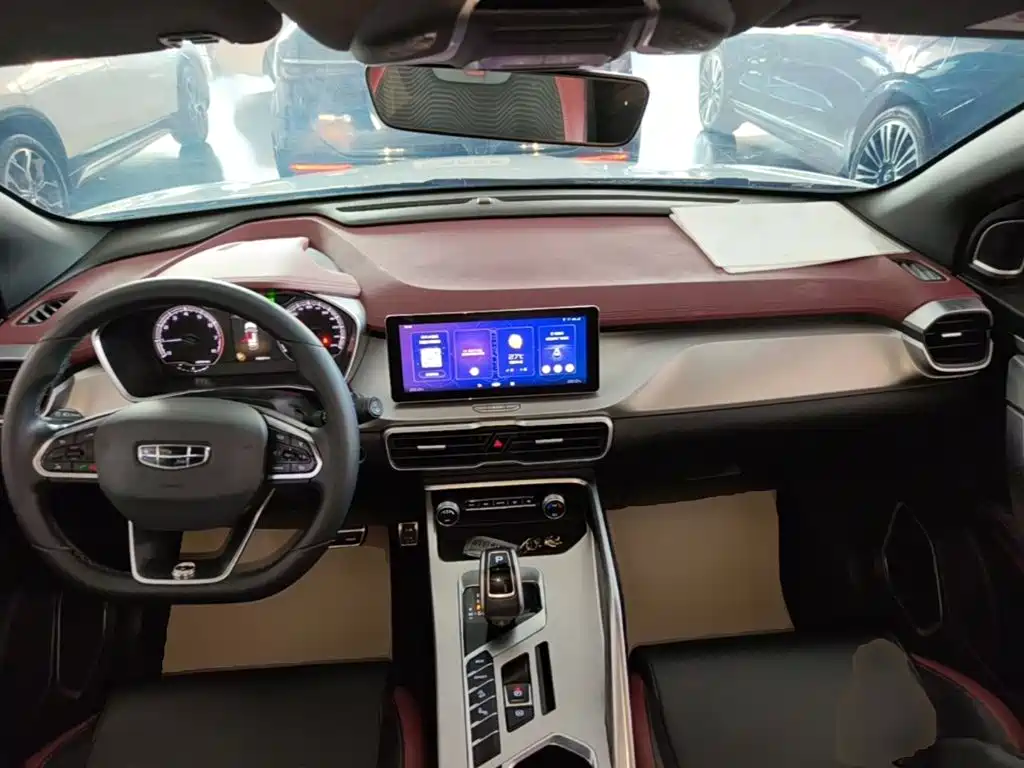 Geely Binyue — миниатюра 10
