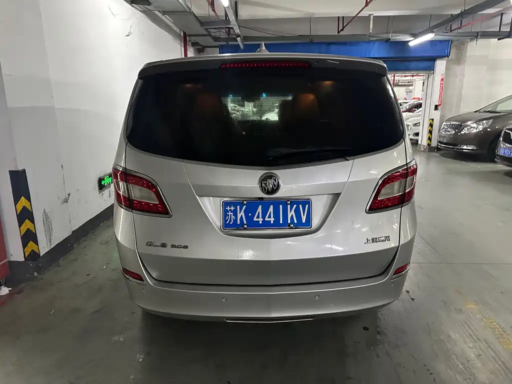 Buick GL8 — миниатюра 2