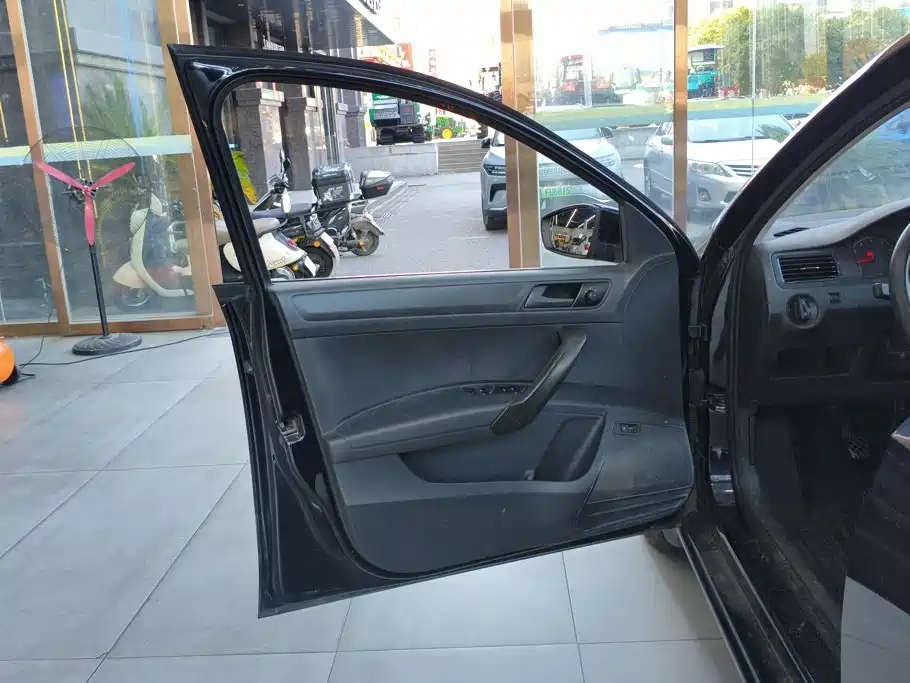 Volkswagen Santana — миниатюра 7