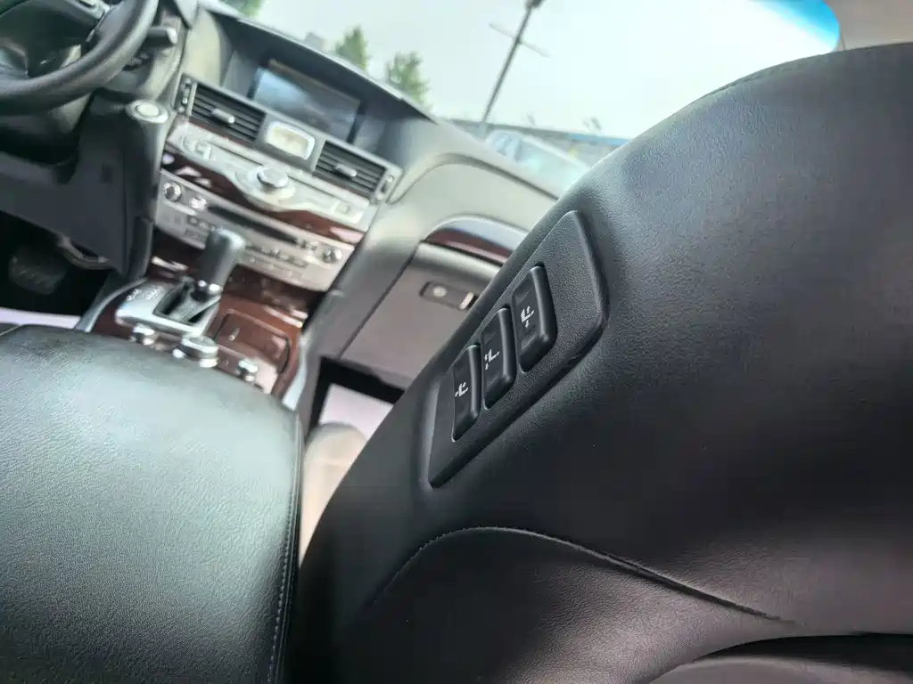 Infiniti Q70 — миниатюра 16