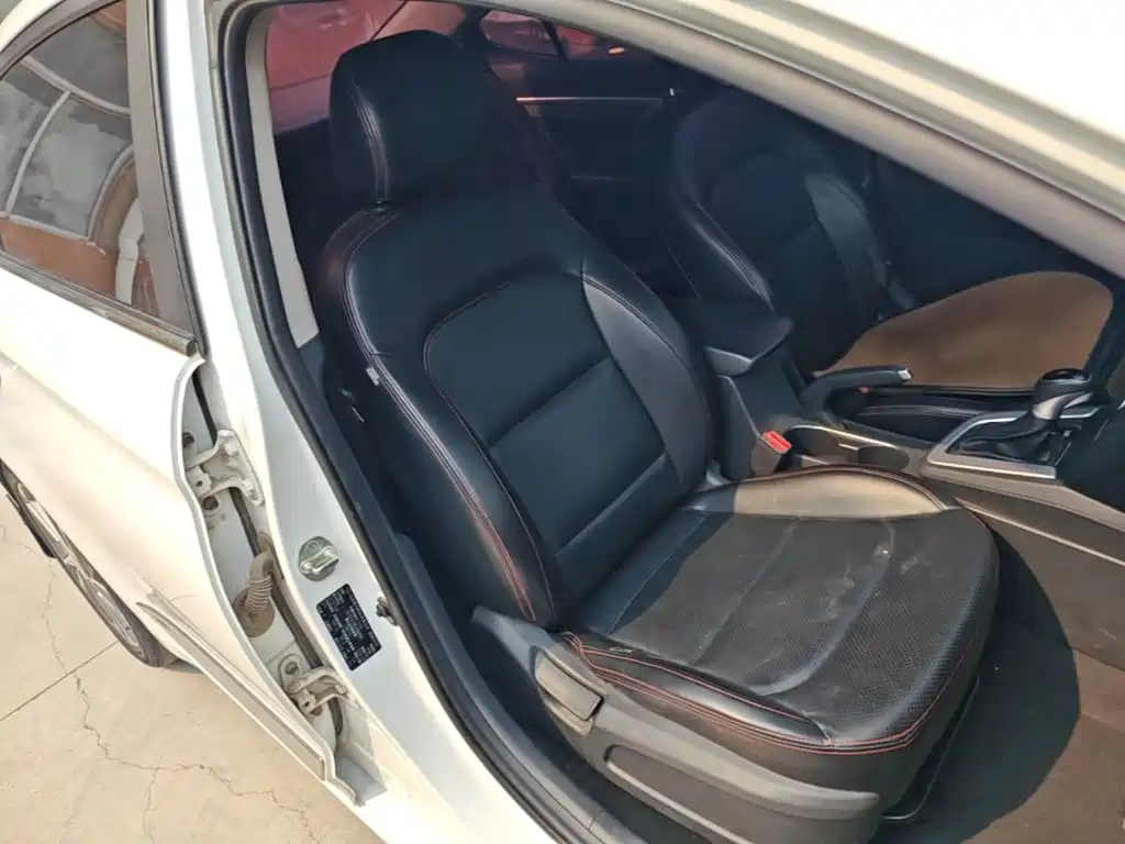 Hyundai Elantra — миниатюра 25