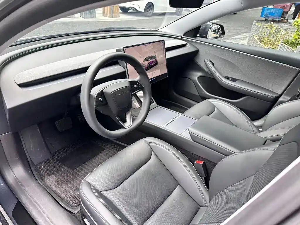 Tesla Model 3 — миниатюра 4