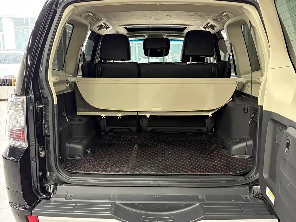 Mitsubishi Pajero (Import) — миниатюра 14