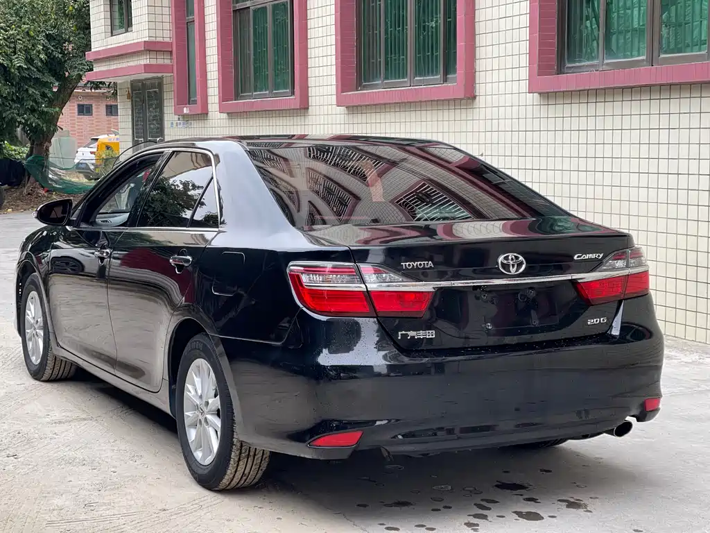 TOYOTA CAMRY