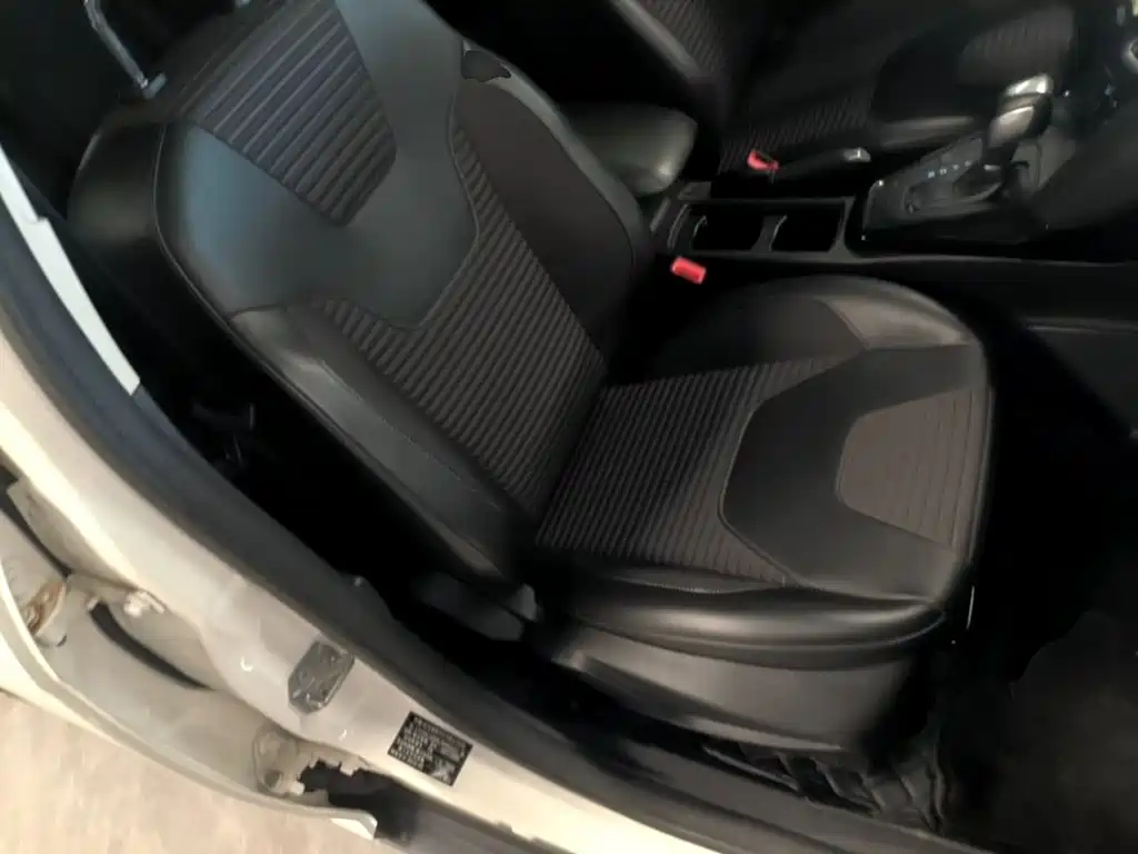 Ford Focus — миниатюра 25
