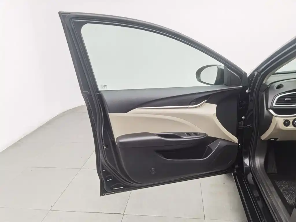 Buick Excelle — миниатюра 8