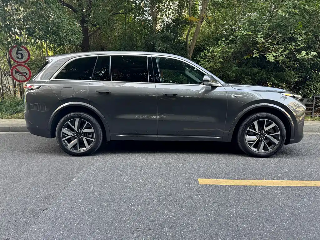 Li Auto Li L8 — миниатюра 2