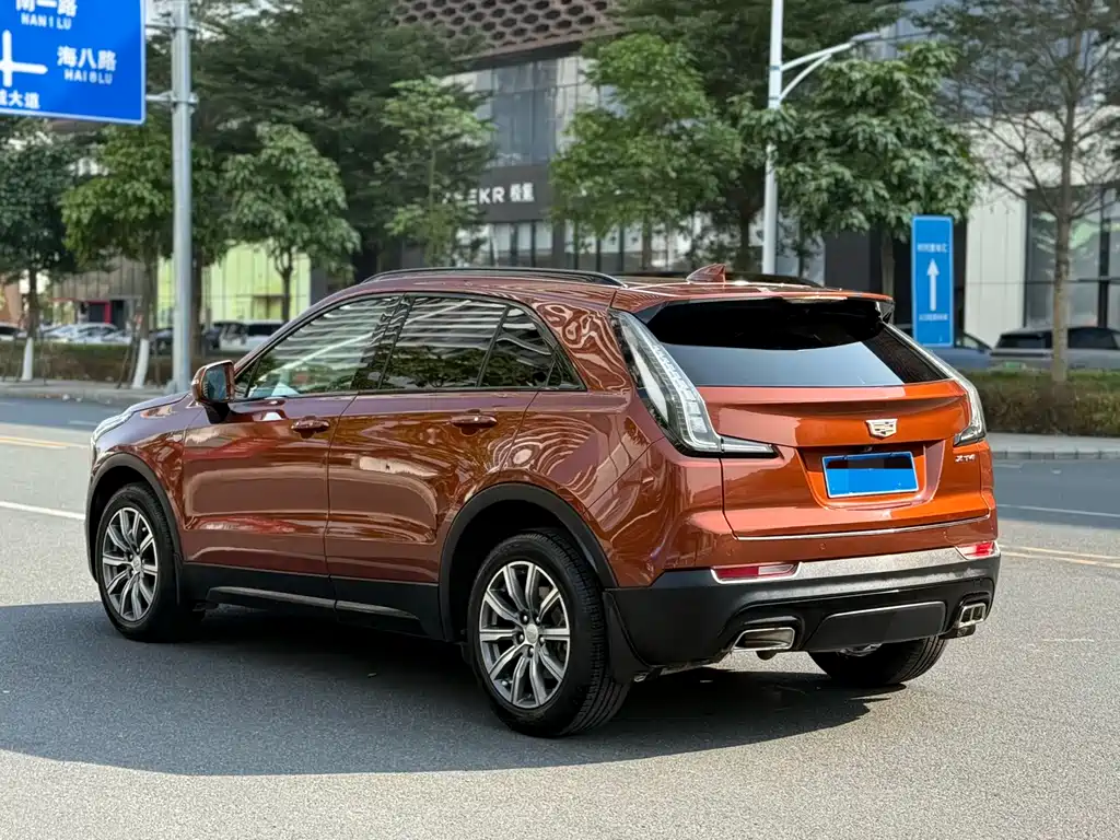 CADILLAC XT4