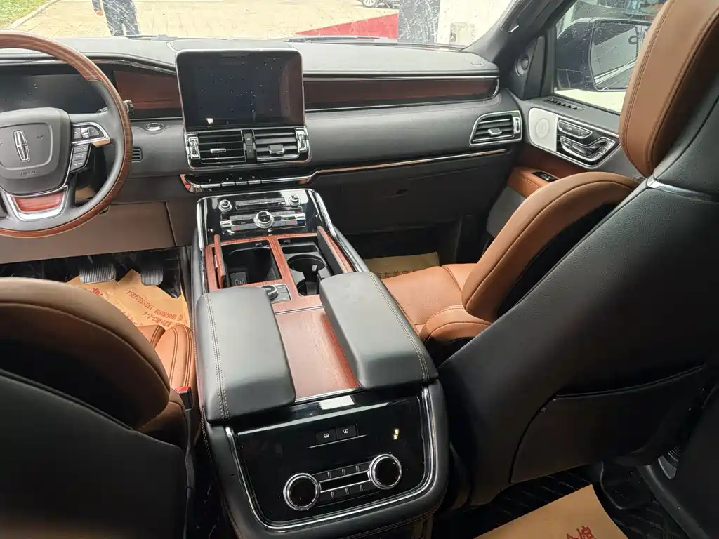 Lincoln Navigator — миниатюра 10