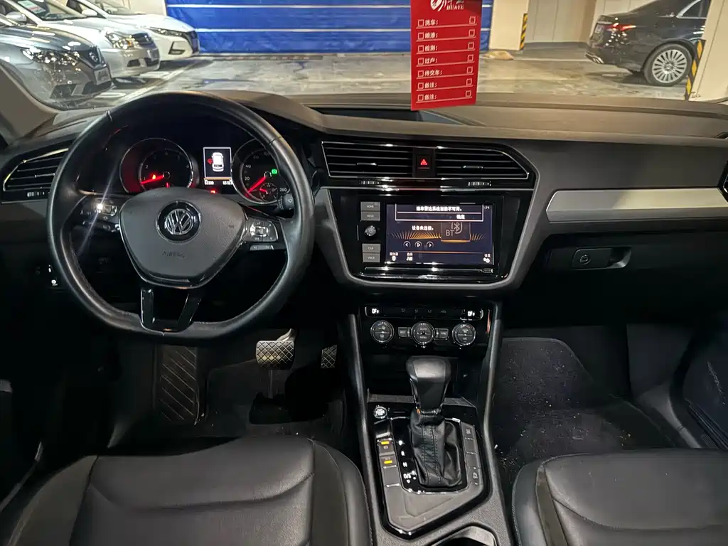 Volkswagen Tiguan L L 2019 330TSI AT Comfort VI