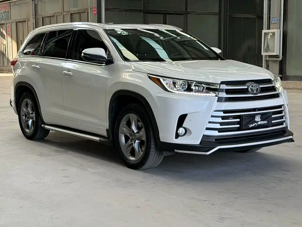 TOYOTA HIGHLANDER