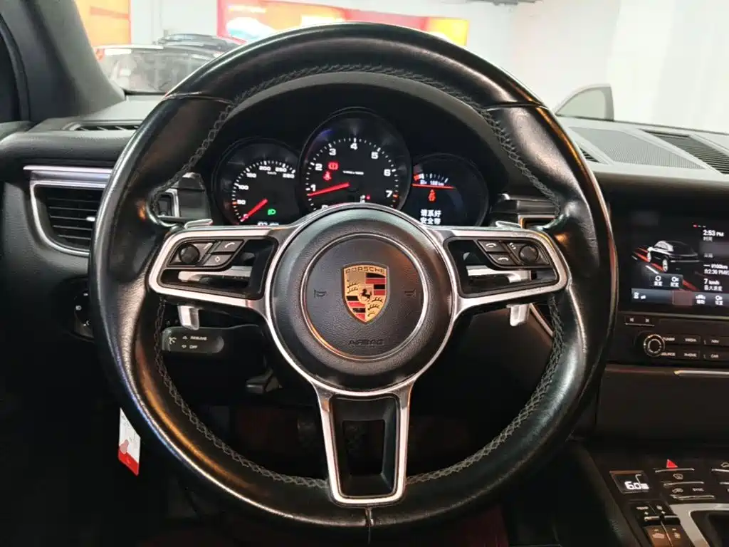Porsche Macan — миниатюра 11