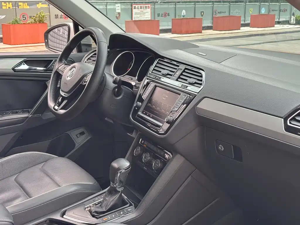 Volkswagen Tiguan L — миниатюра 29
