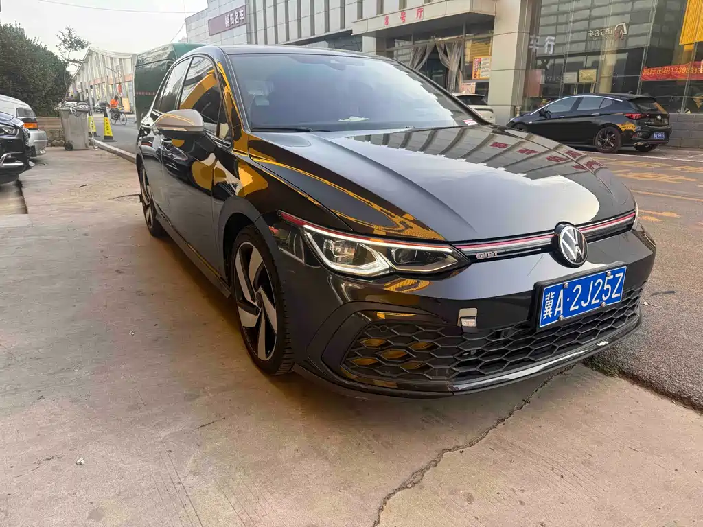 Купить Volkswagen Golf GTI